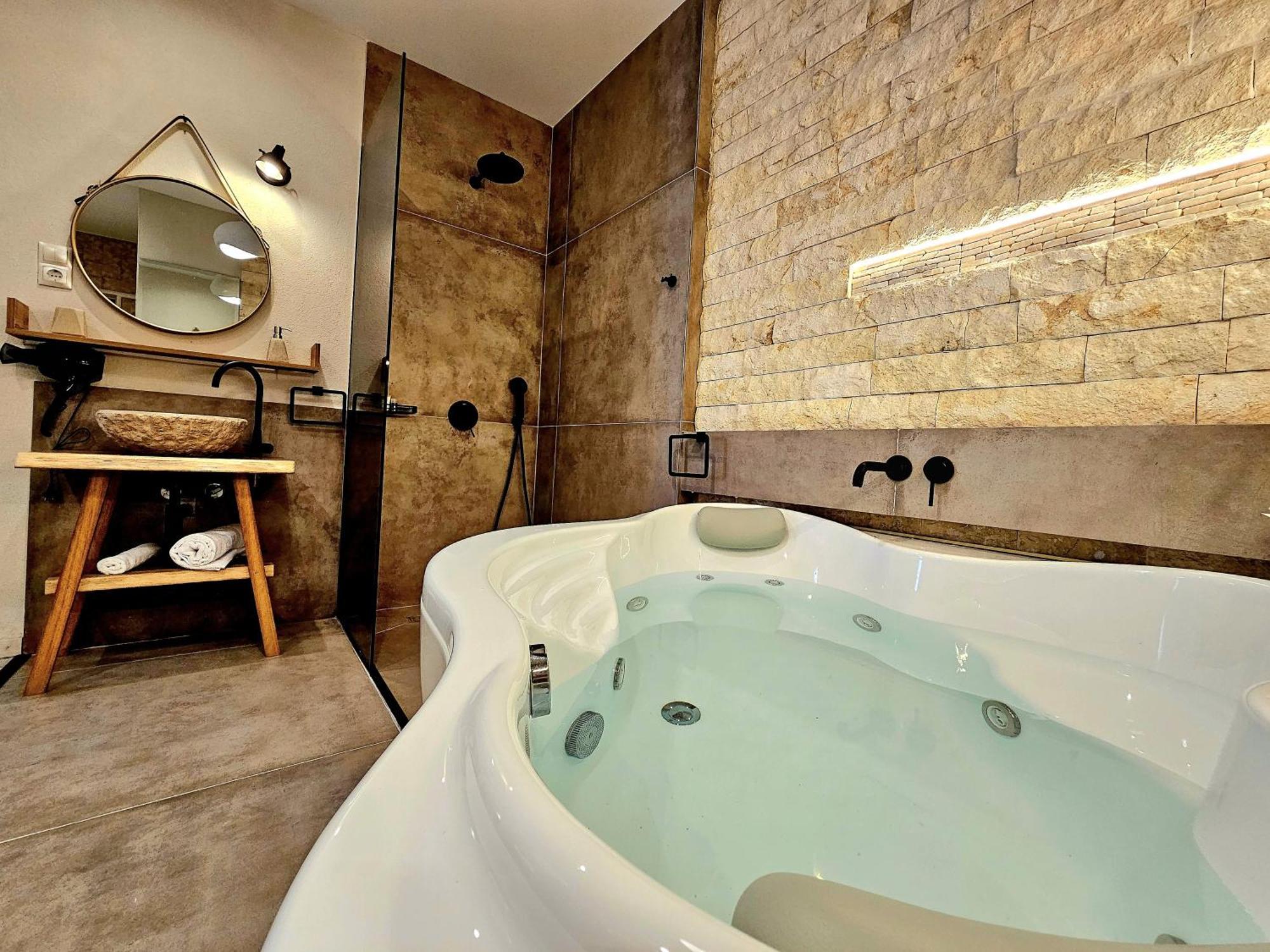 Golden City Center Suites Rhodes City Eksteriør billede