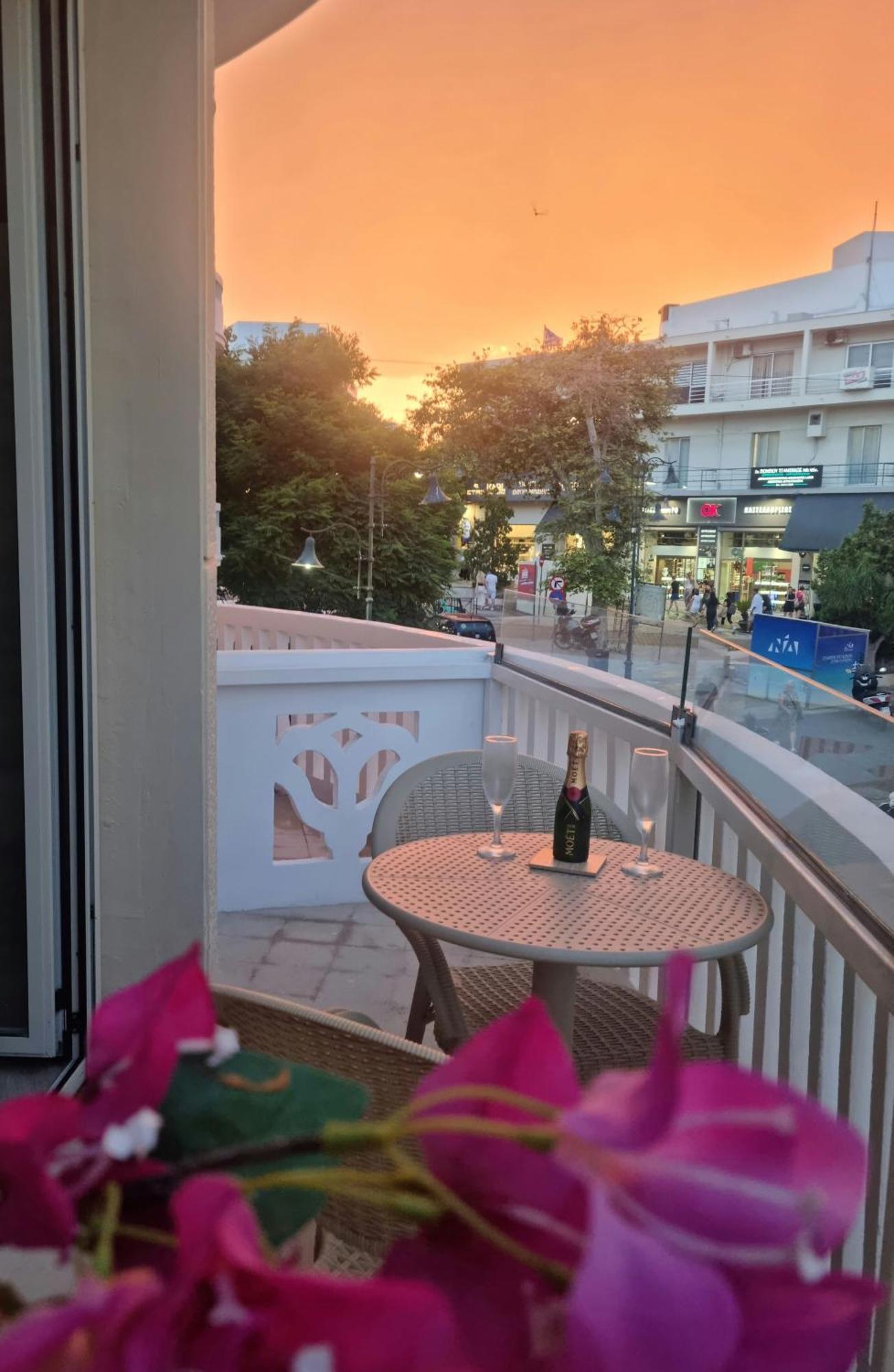 Golden City Center Suites Rhodes City Eksteriør billede